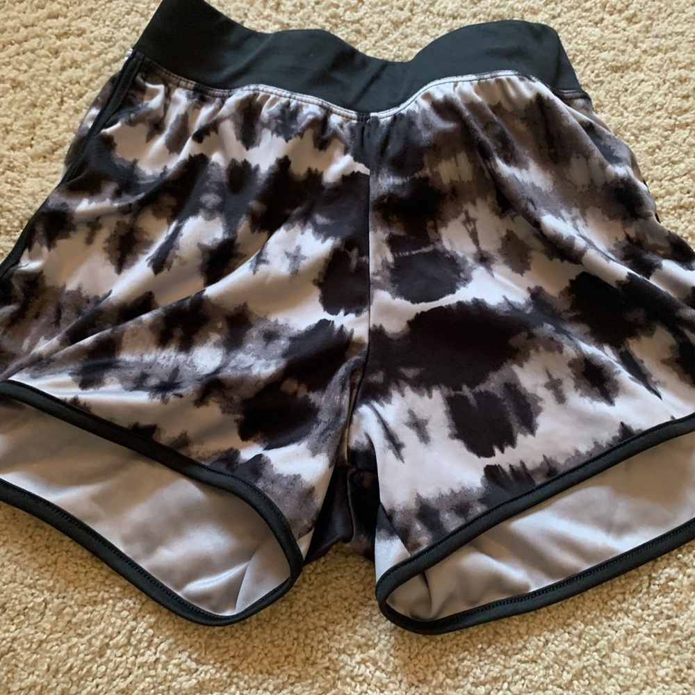 Zella tie dyed girls shorts, size 10/12
